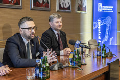Od lewej: minister M. Kulasek, rektor prof. P. Koszelnik,