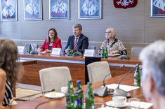 Od lewej: prof.  Maria Kaszyńska, prof.  Piotr Koszelnik, prof. Czesława Rosik-Dulewska,