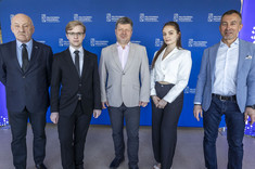 Od lewej: prof. PRz C. Jasiukiewicz, V. Morskij, prof. P. Koszelnik, M. Dul, prof. G. Ostasz,