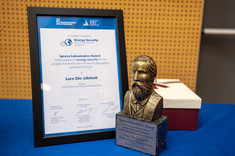 [FOTO] Minister energii i klimatu Danii otrzymał nagrodę im. Ignacego Łukasiewicza